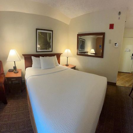 La Quinta By Wyndham Stamford / New York City Exterior photo