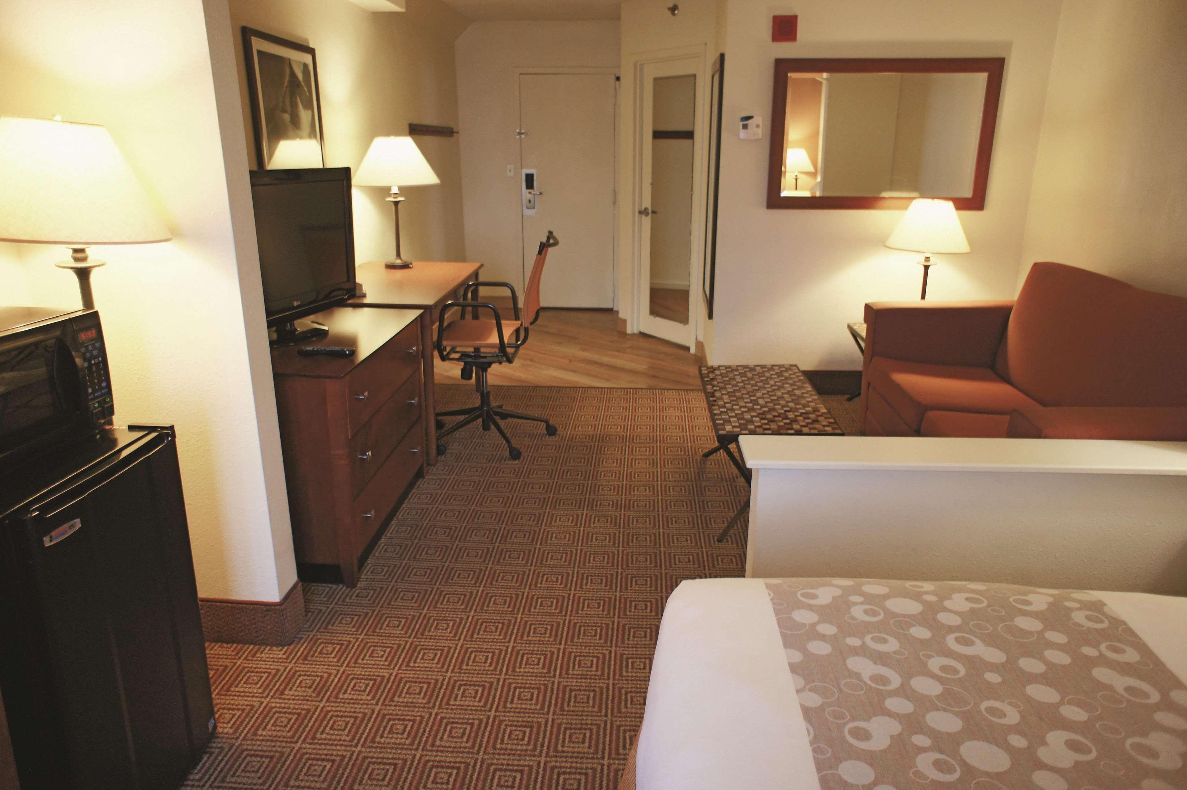 La Quinta By Wyndham Stamford / New York City Exterior photo