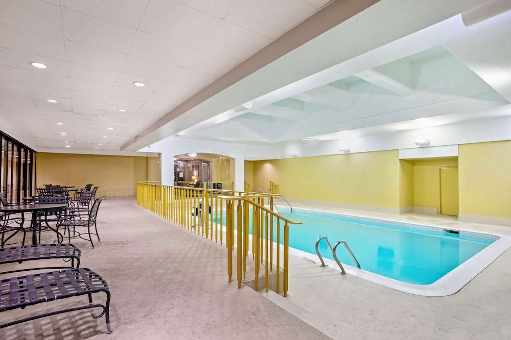 La Quinta By Wyndham Stamford / New York City Exterior photo