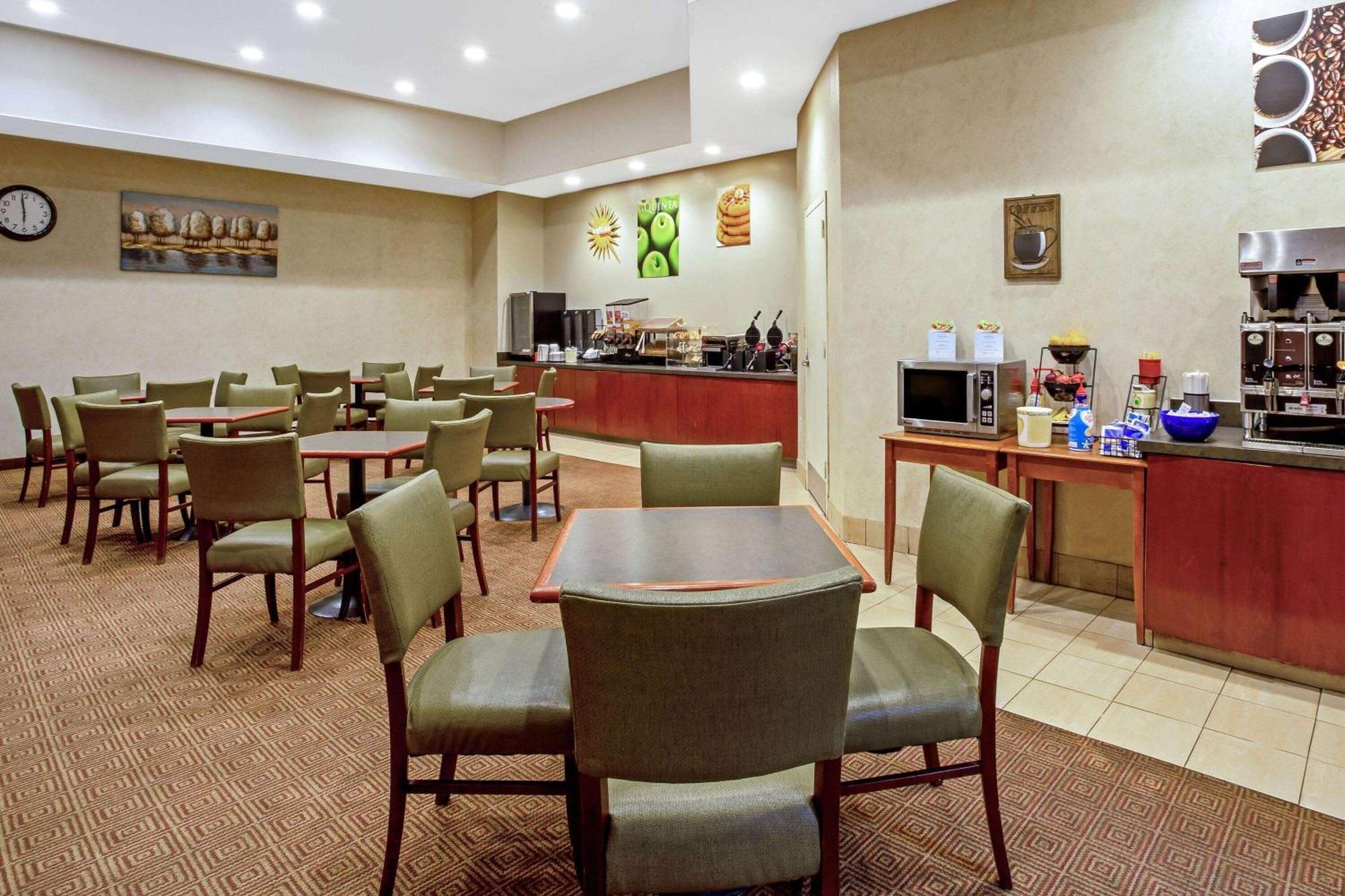 La Quinta By Wyndham Stamford / New York City Exterior photo