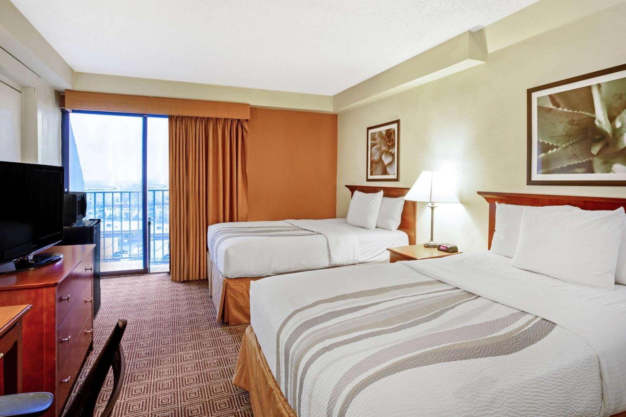 La Quinta By Wyndham Stamford / New York City Exterior photo