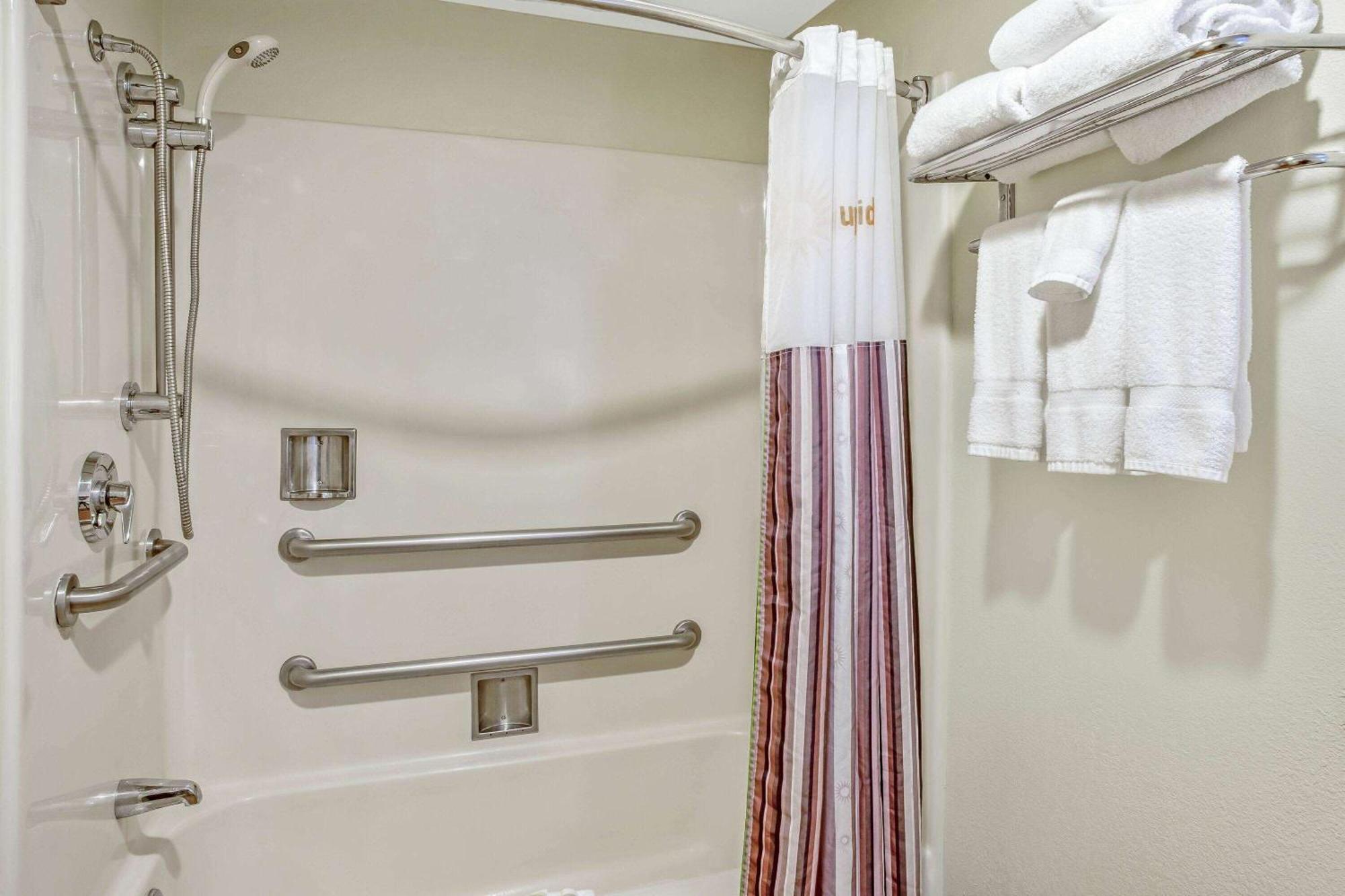 La Quinta By Wyndham Stamford / New York City Exterior photo