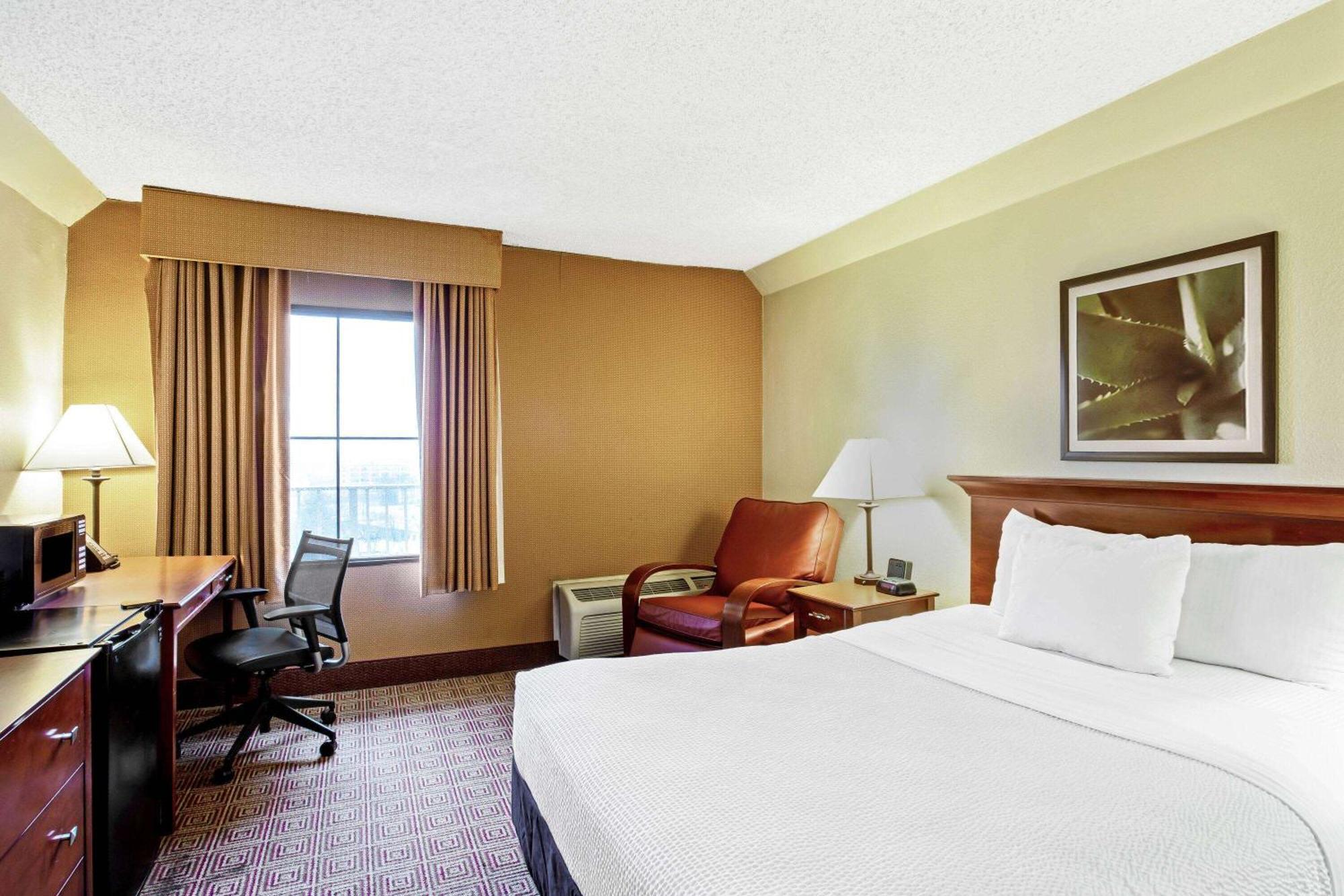 La Quinta By Wyndham Stamford / New York City Exterior photo