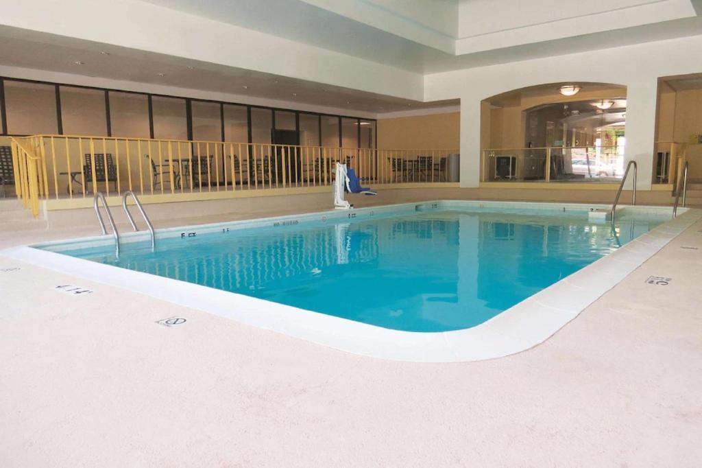 La Quinta By Wyndham Stamford / New York City Exterior photo