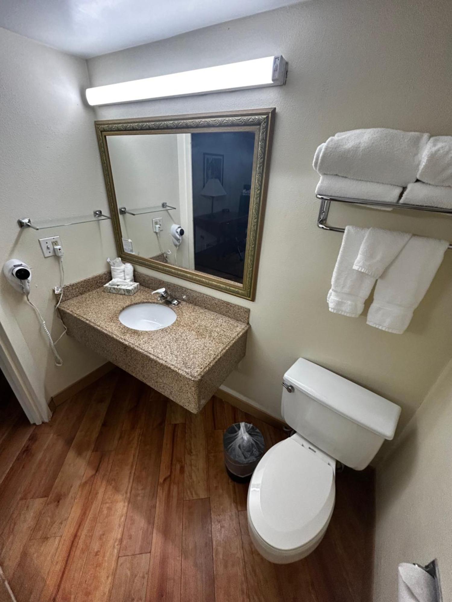 La Quinta By Wyndham Stamford / New York City Exterior photo