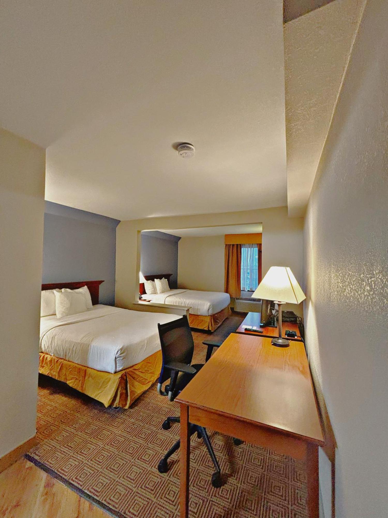 La Quinta By Wyndham Stamford / New York City Exterior photo