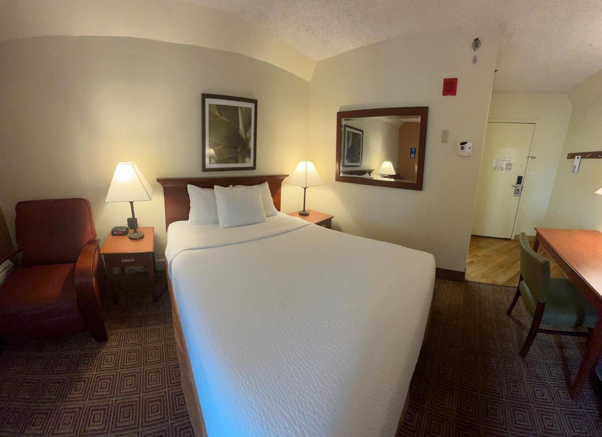 La Quinta By Wyndham Stamford / New York City Exterior photo